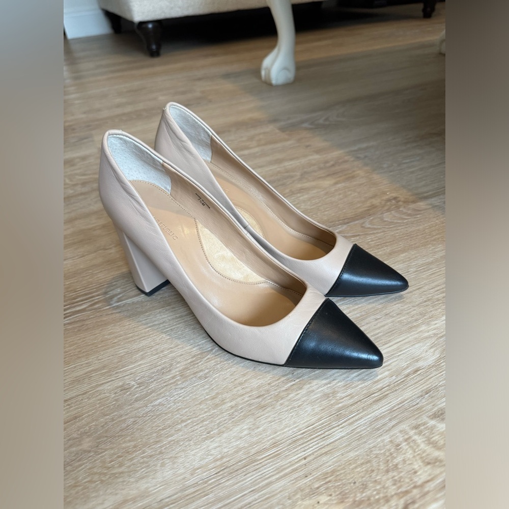 Banana Republic Pumps! Women’s size 7.5